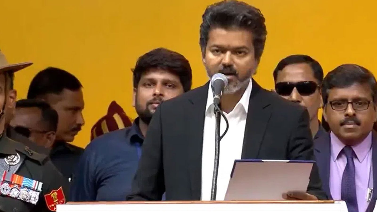 "C. ஜோசப் விஜய் எனும் நான்..." - தமிழகத்தின் முதலமைச்சராகப் பதவியேற்றார் தமிழக வெற்றிக் கழகத் தலைவர் விஜய்!