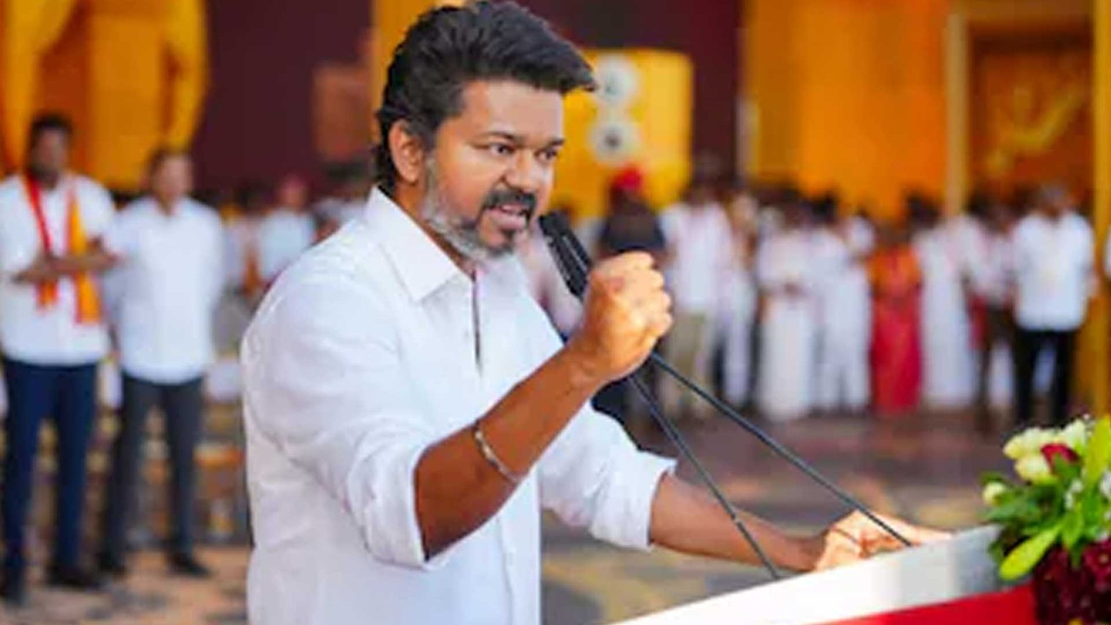 கோட்டையில் காலடி வைத்தார் முதலமைச்சர் விஜய்: 3 முக்கிய திட்டங்களில் கையெழுத்து - அதிகாரிகளுடன் அவசர ஆலோசனை!