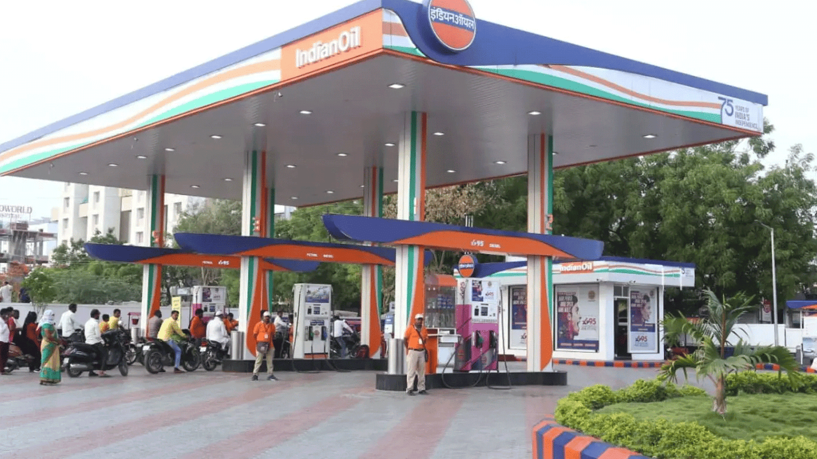 ஞாயிற்றுக்கிழமைகளில் பெட்ரோல் பங்க்குகள் மூடப்படுமா? சமூக வலைத்தள வதந்திகளுக்கு மத்திய அரசு அதிரடி விளக்கம்!