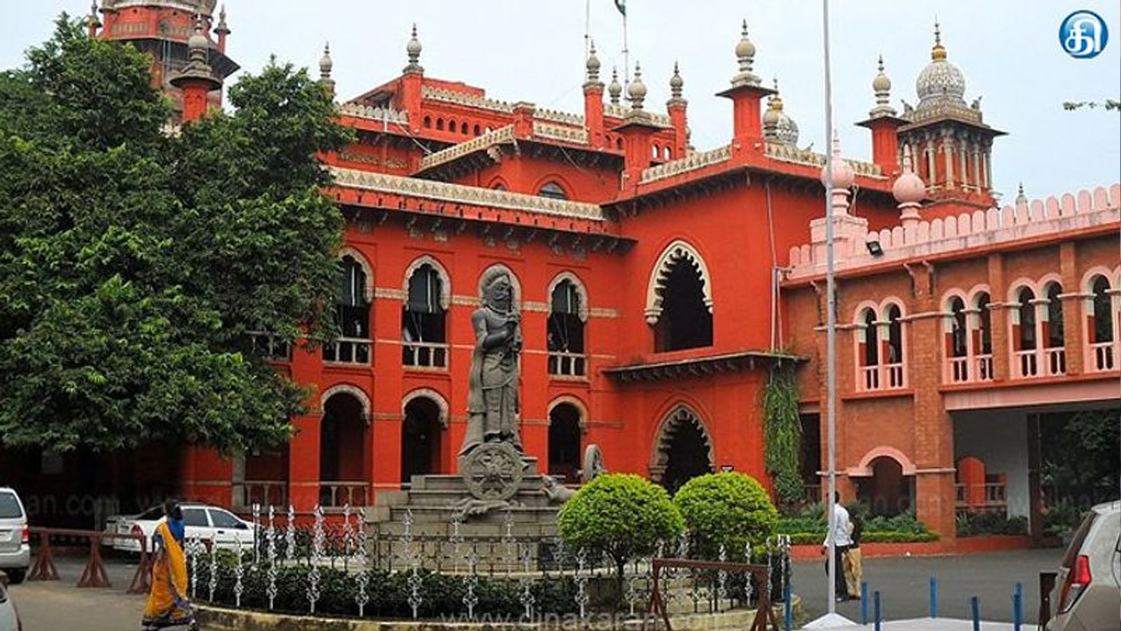 கோயில்களில் சிறப்பு கட்டண தரிசனத்தை ரத்து செய்யக் கோரி வழக்கு: தமிழக அரசு பதிலளிக்க சென்னை உயர் நீதிமன்றம் உத்தரவு!