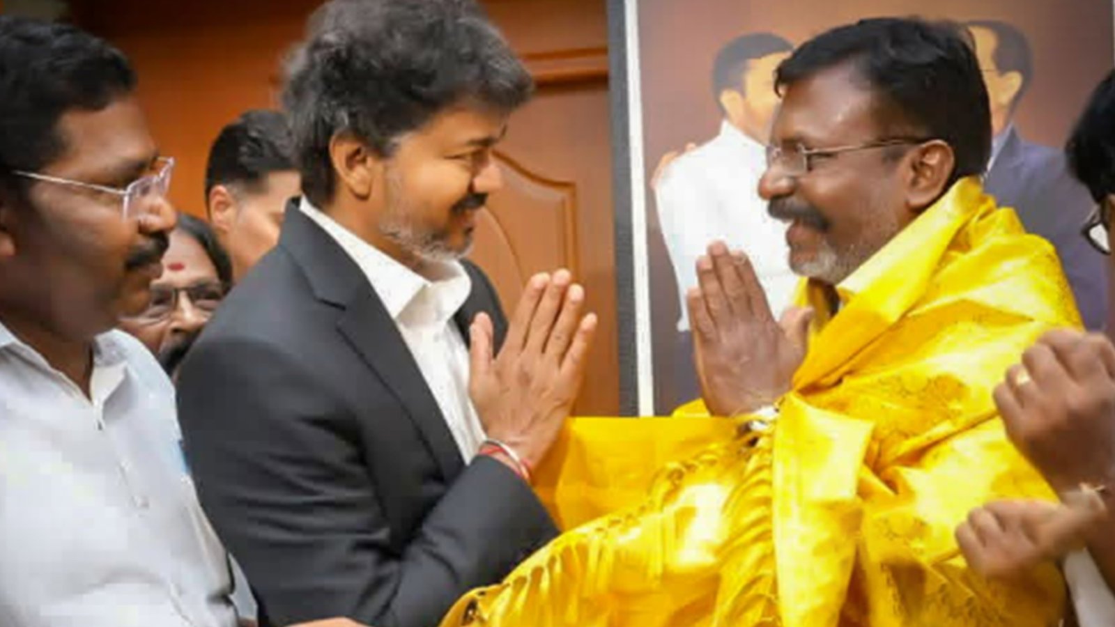 சென்னை தலைமைச் செயலகத்தில் பரபரப்பு: முதலமைச்சர் விஜயை நேரில் சந்தித்துப் பேசினார் விசிக தலைவர் திருமாவளவன் எம்பி!