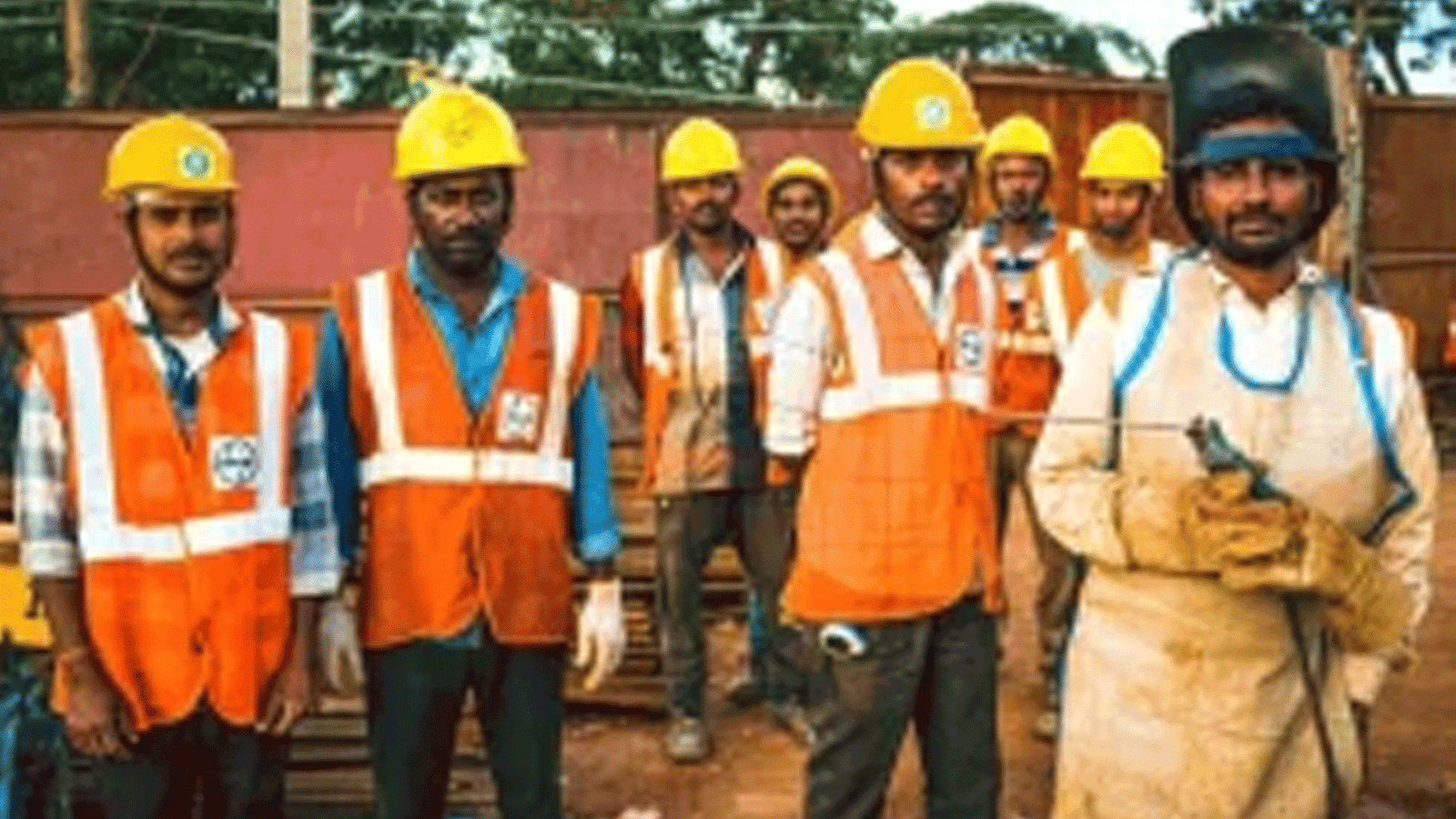 பெங்களூரு தொழிலாளர்களுக்கு ஜாக்பாட்: குறைந்தபட்ச மாத ஊதியம் ₹23,376 ஆக உயர்வு! கர்நாடக அரசு அதிரடி அரசாணை!!