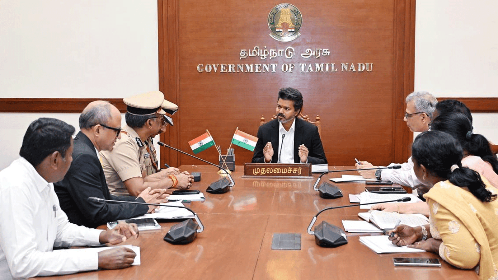 பெண்கள் பாதுகாப்பு மற்றும் சட்டம் ஒழுங்கு குறித்து முதலமைச்சர் விஜய் தீவிர ஆலோசனை! (Chief Minister Vijay holds intensive consultation on women's safety and law & order!)
