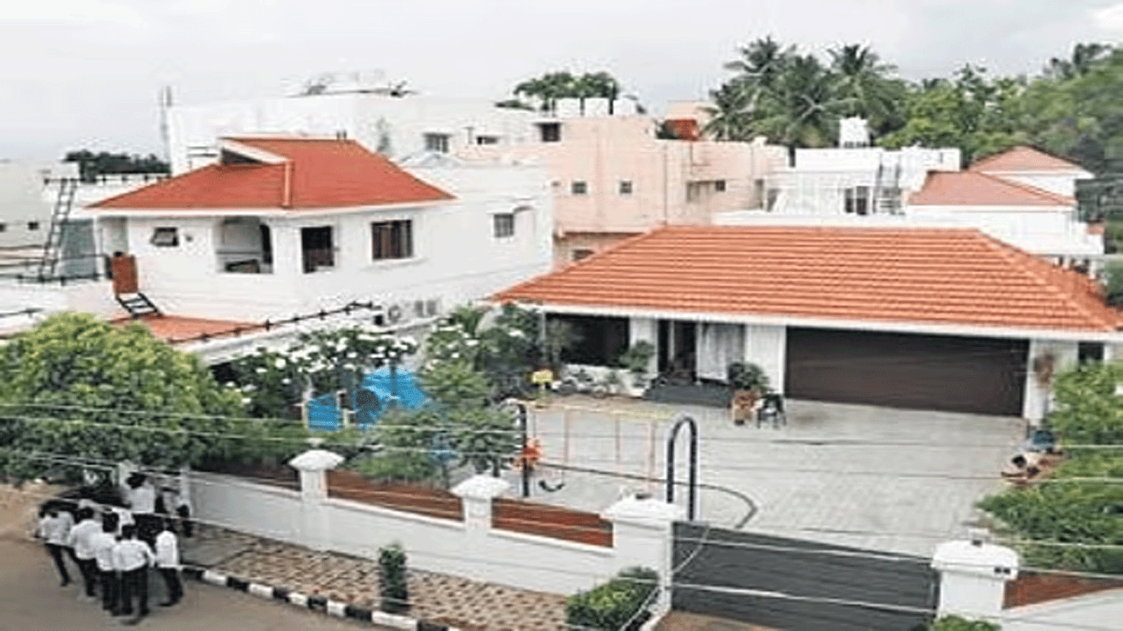 சென்னையில் பரபரப்பு: 15 ஆண்டுகால அரசு இல்லத்தை முழுமையாகக் காலி செய்தார் இபிஎஸ்! ராயப்பேட்டை புதிய வீட்டில் குடியேறினார் எடப்பாடி பழனிசாமி!