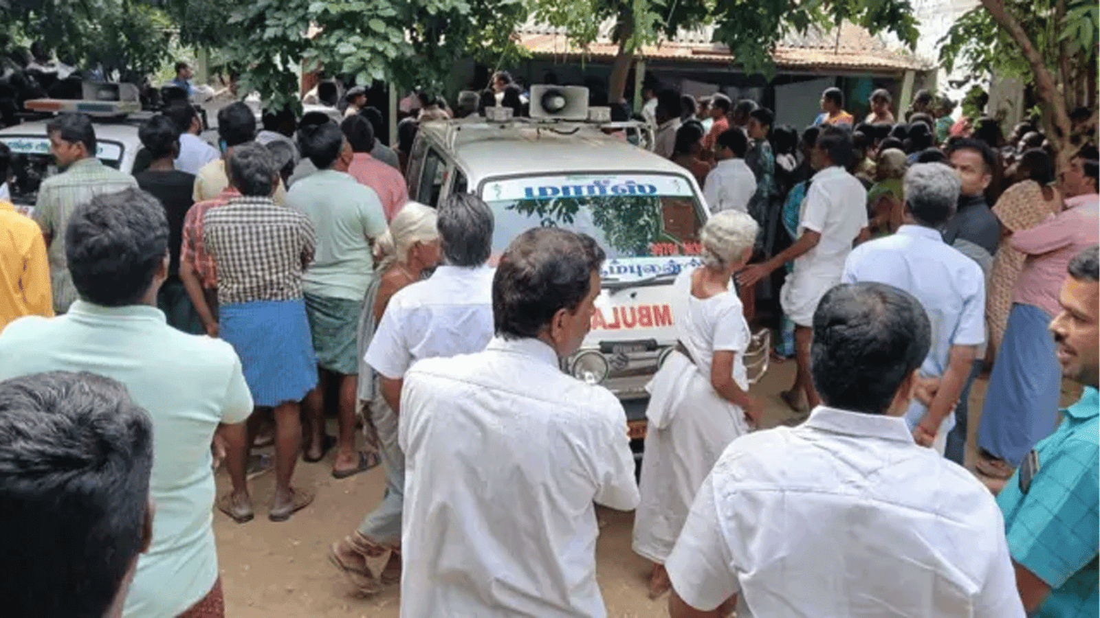 பழனி அருகே கொடூரம்: தலையில் கல்லைப் போட்டுப் பெண் அடித்துக் கொலை! முட்புதரிலிருந்து காளீஸ்வரியின் சடலத்தை மீட்டுப் போலீஸார் தீவிர விசாரணை!