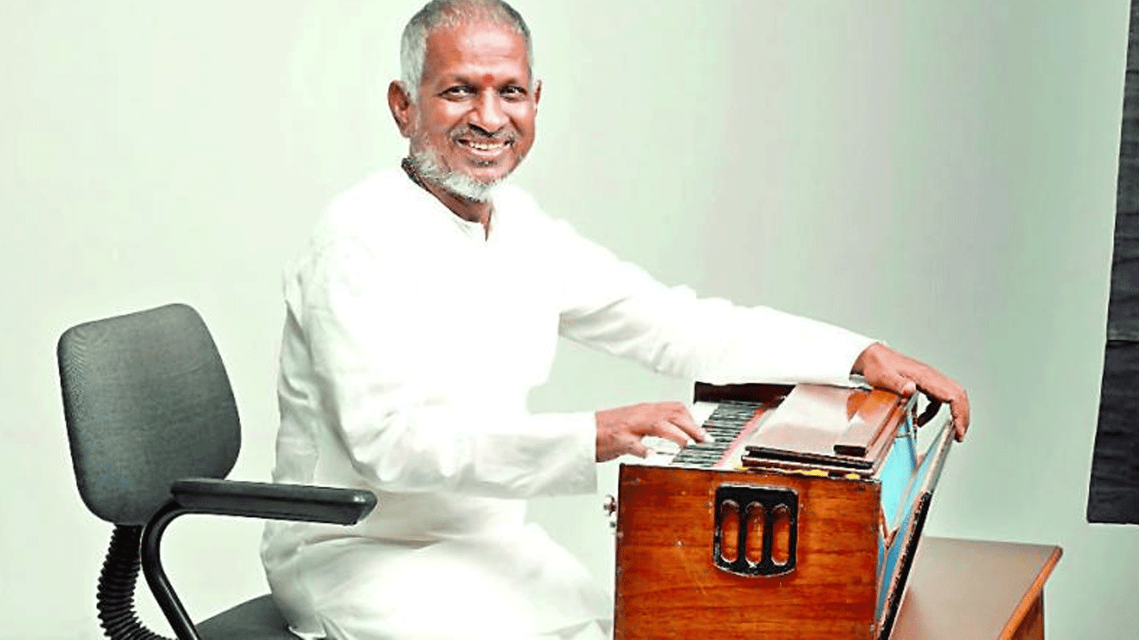 இசைஞானி இளையராஜாவிற்கு இன்று 83-வது பிறந்தநாள்! சென்னை கோடம்பாக்கம் ஸ்டுடியோவில் திரண்ட 250-க்கும் மேற்பட்ட ரசிகர்கள்! நேரில் வாழ்த்துக் கூறி நெகிழ்ச்சி!
