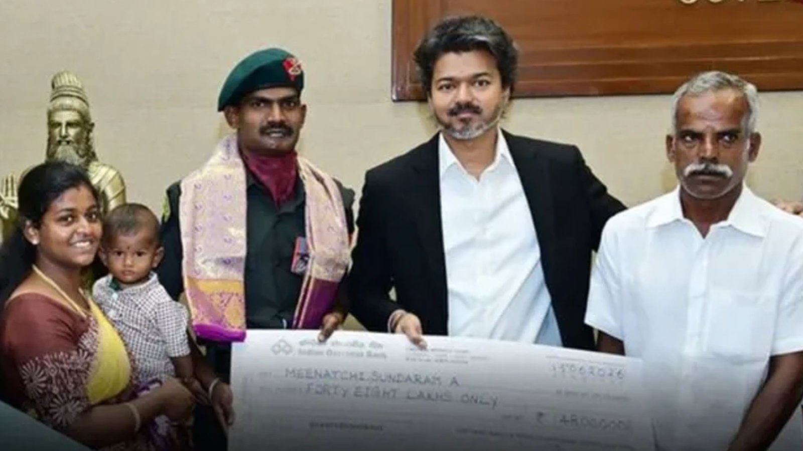 'கீர்த்தி சக்ரா' விருது பெற்ற ராணுவ வீரர் அ. மீனாட்சி சுந்தரத்திற்கு முதலமைச்சர் விஜய் பாராட்டு!