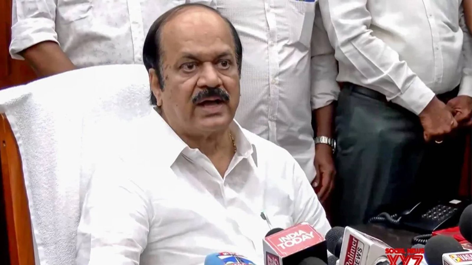 அவைக்குறிப்பில் இருந்து நீக்கியதை 'ரீல்ஸ்' ஆக வெளியிட்டால் நடவடிக்கை எடுக்கப்படும் என தமிழ்நாடு சட்டப்பேரவைத் தலைவர் ஜே.சி.டி.பிரபாகர் எச்சரிக்கை விடுத்துள்ளார்.
