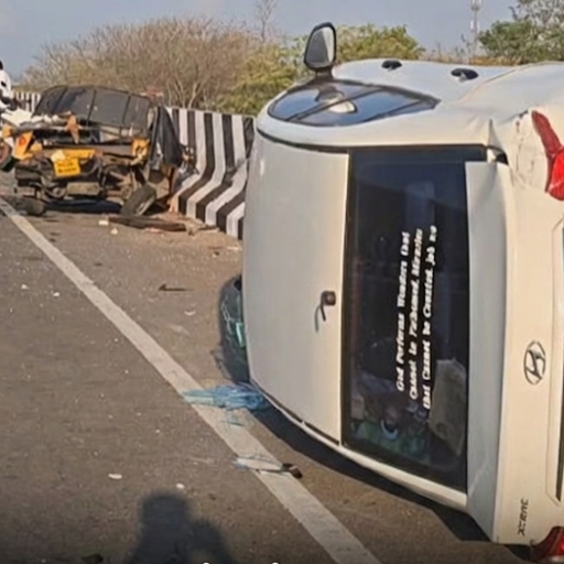 மதுரை காமராஜர் பல்கலைக்கழகம் அருகே பயங்கர விபத்து: ஆட்டோ மீது கார் மோதி குழந்தைகள் உட்பட 9 பேர் படுகாயம்!