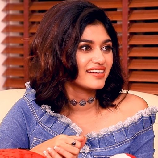 அட ஓவியாவா இது? உடல் எடை கூடி கடற்கரையில் கிளாமர் போஸ் - வைரலாகும் வீடியோ!
