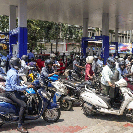 அதிரடியாக உயர்ந்த பெட்ரோல், டீசல் விலை! நாடு முழுவதும் அமலுக்கு வந்தது - பொதுமக்கள் கடும் அதிர்ச்சி!